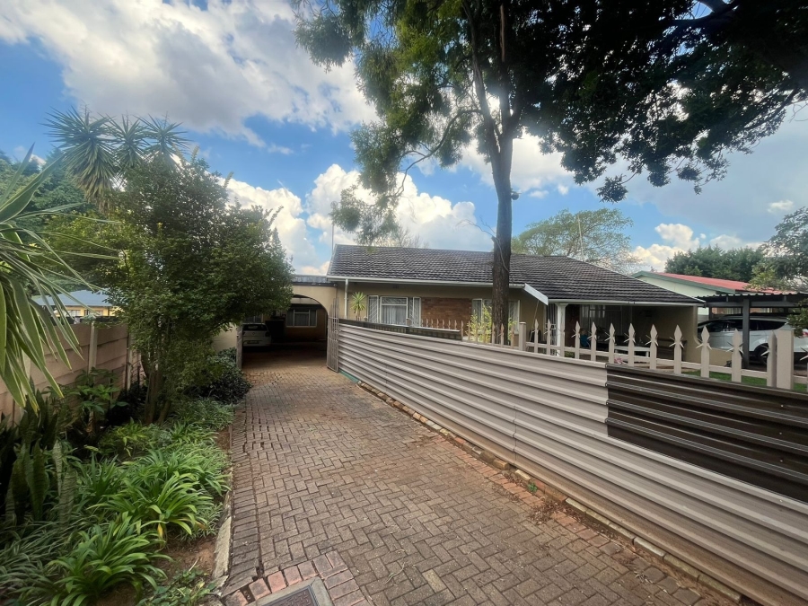 3 Bedroom Property for Sale in Geelhoutpark North West